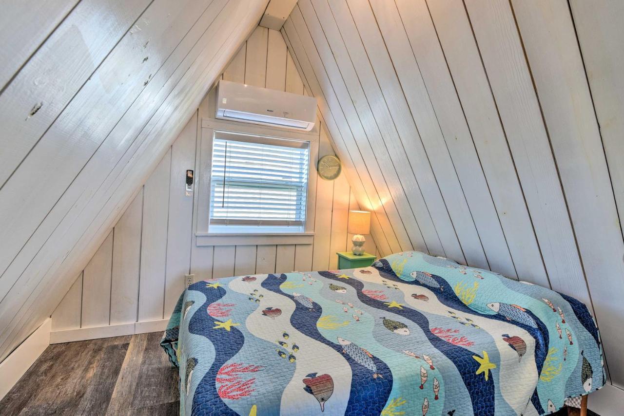 A-Frame Home With Deck - 2 Blocks To Surfside Beach! エクステリア 写真